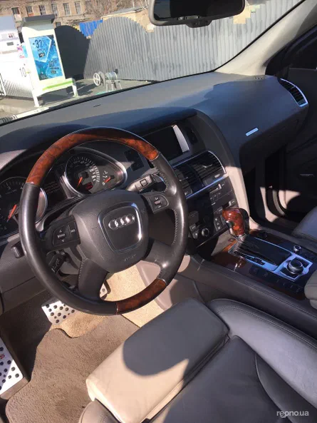 Audi Q7 2008 - 10