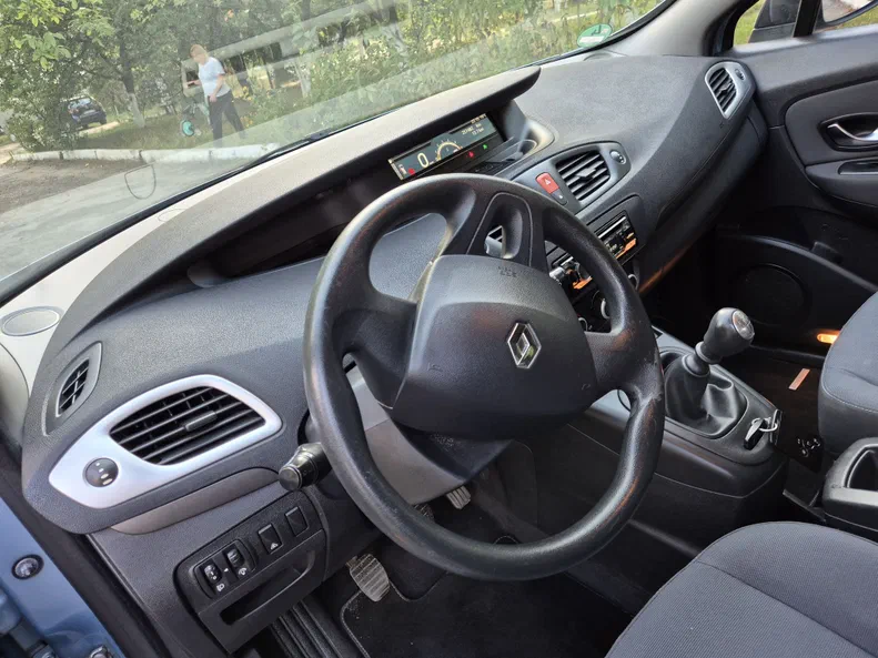 Renault Scenic 2010 - 5