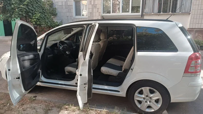 Opel Zafira 2013 - 1