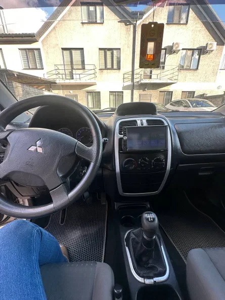 Mitsubishi Space Star 2004 - 12