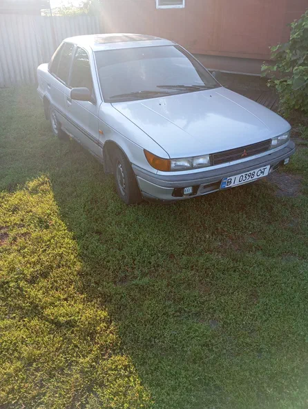 Mitsubishi Lancer 1990 - 5