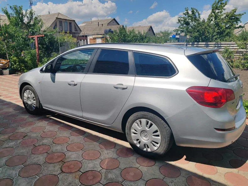 Opel Astra 2011 - 6