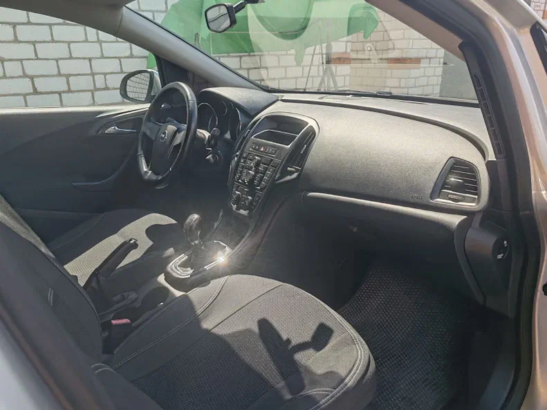 Opel Astra 2011 - 14