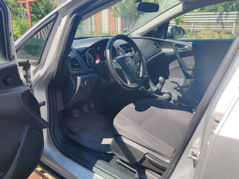 Opel Astra 2011 - 13