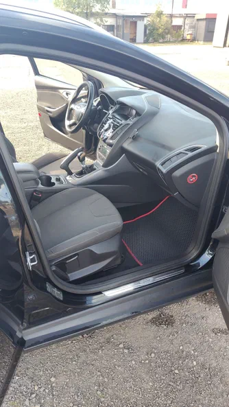 Ford Focus 2011 - 10