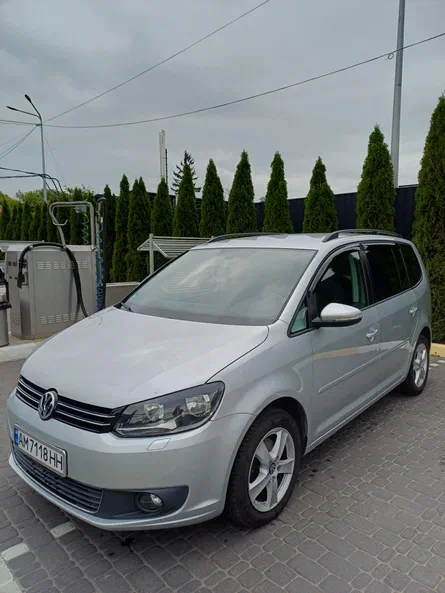 Volkswagen Touran 2011 - 1