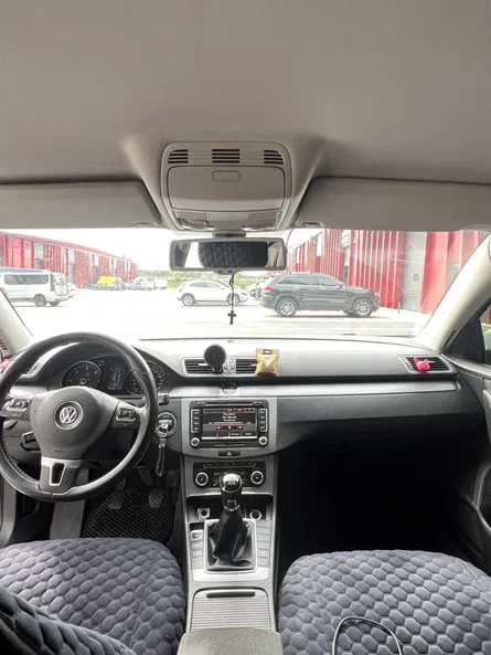 Volkswagen Passat 2011 - 13
