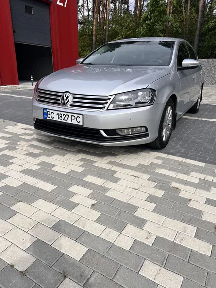 Volkswagen Passat 2011 - 4