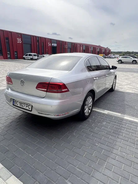 Volkswagen Passat 2011 - 8