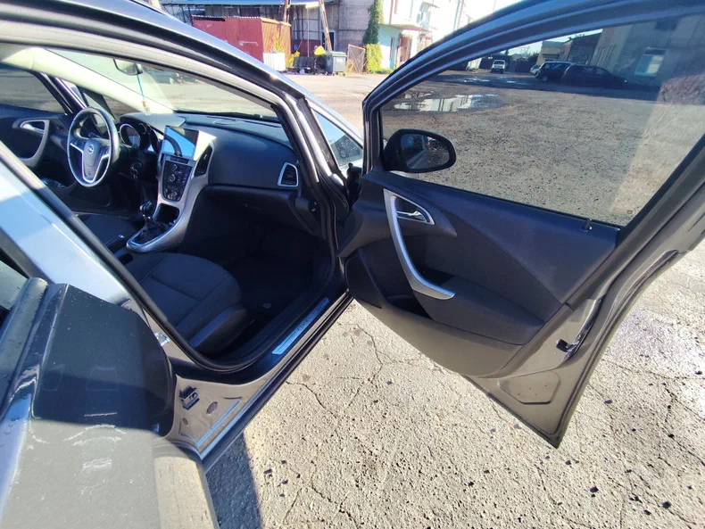 Opel Astra 2011 - 3