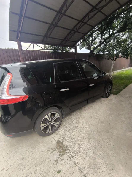 Renault Scenic 2011 - 1