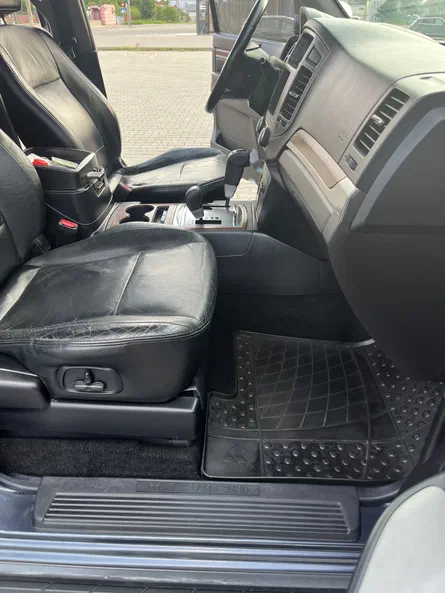 Mitsubishi Pajero 2008 - 24