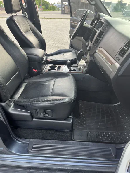 Mitsubishi Pajero 2008 - 12