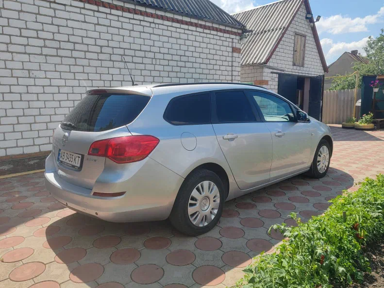 Opel Astra 2011 - 11