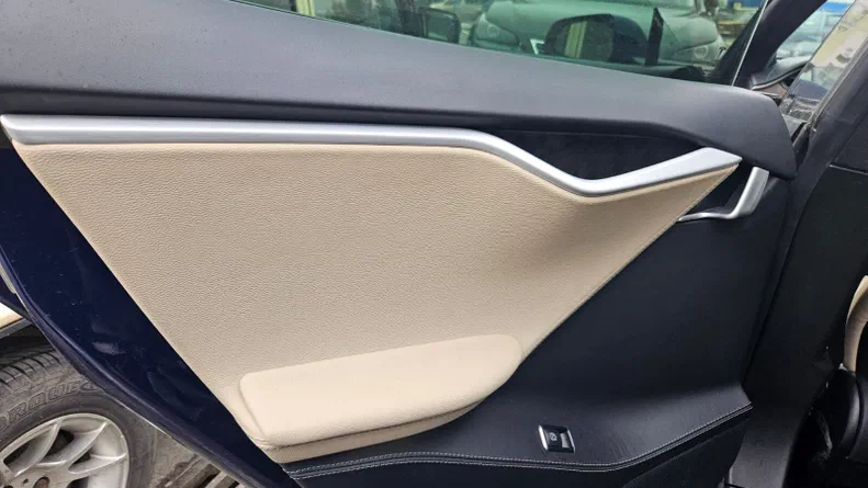 Tesla Model S 2019 - 8
