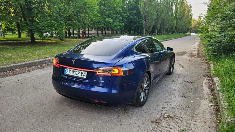 Tesla Model S 2019 - 3