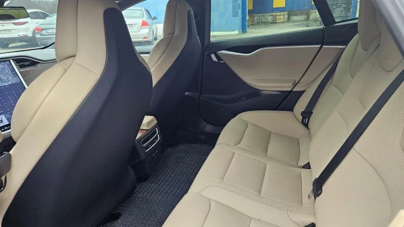 Tesla Model S 2019 - 6