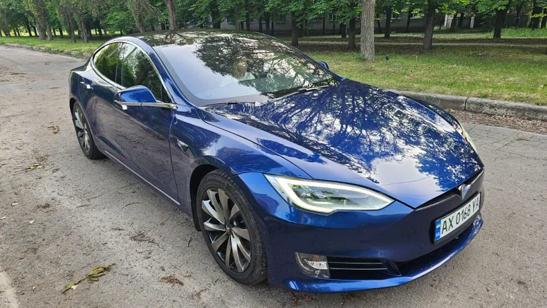 Tesla Model S 2019 - 1