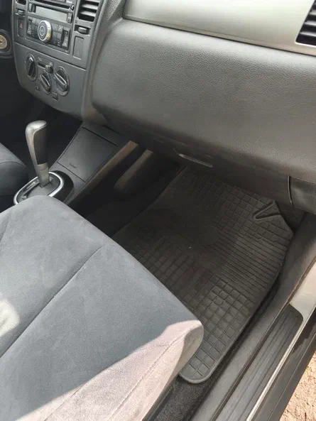 Nissan Tiida 2008 - 4