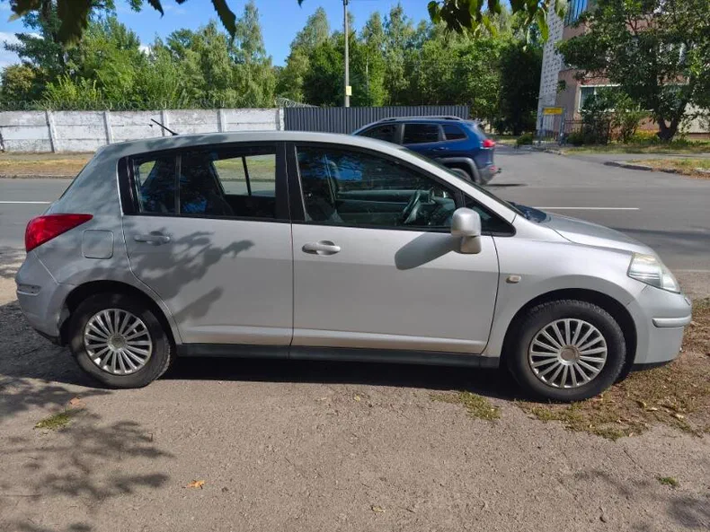 Nissan Tiida 2008 - 2