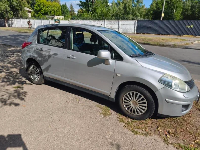 Nissan Tiida 2008 - 9