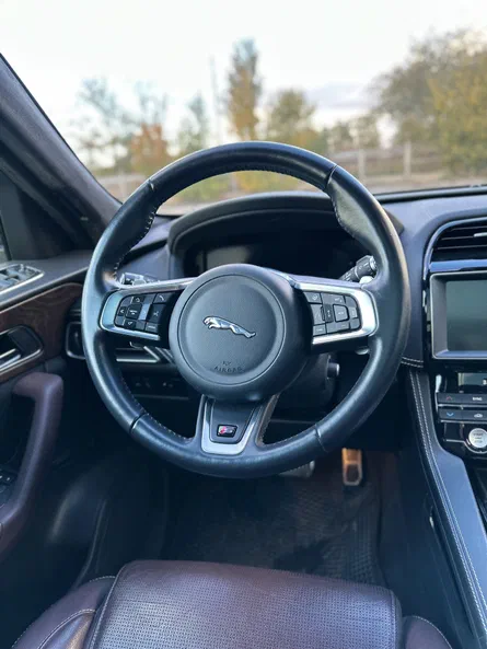 Jaguar F-Pace 2018 - 12