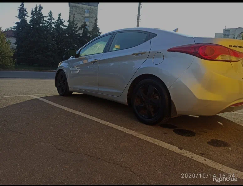 Hyundai Elantra 2013