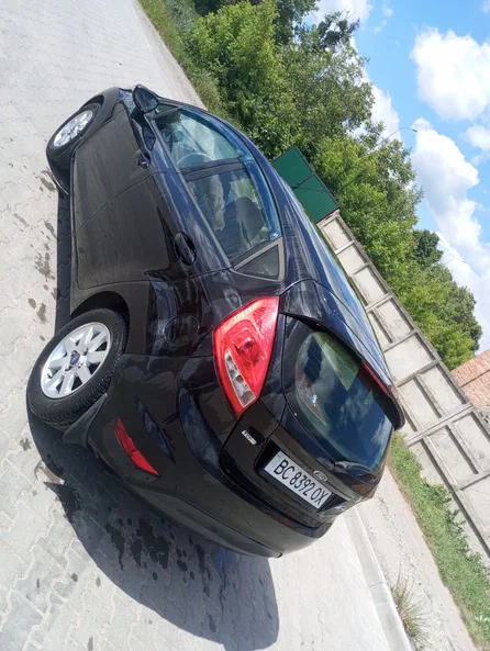 Ford Fiesta 2010 - 4