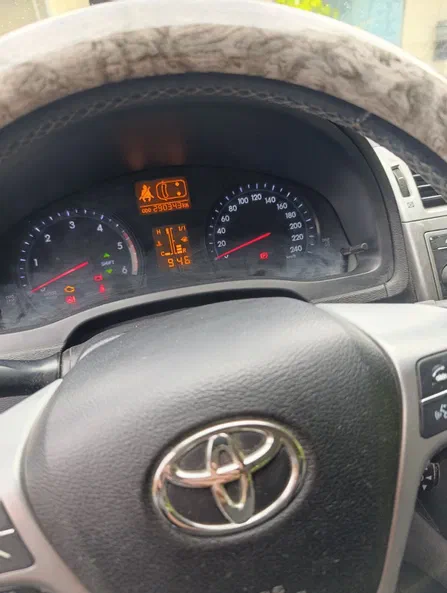 Toyota Avensis 2012 - 5