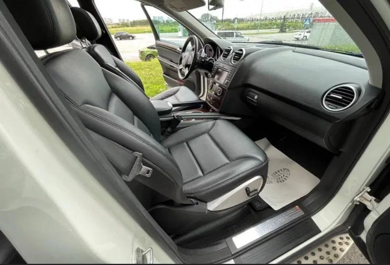 Mercedes-Benz M-Клас 2010 - 9