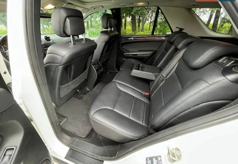 Mercedes-Benz M-Клас 2010 - 10