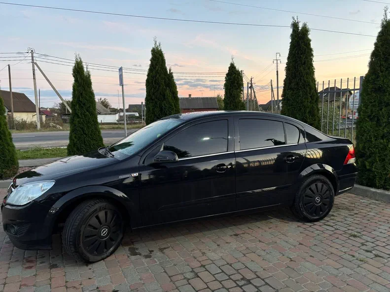 Opel Astra 2009 - 1