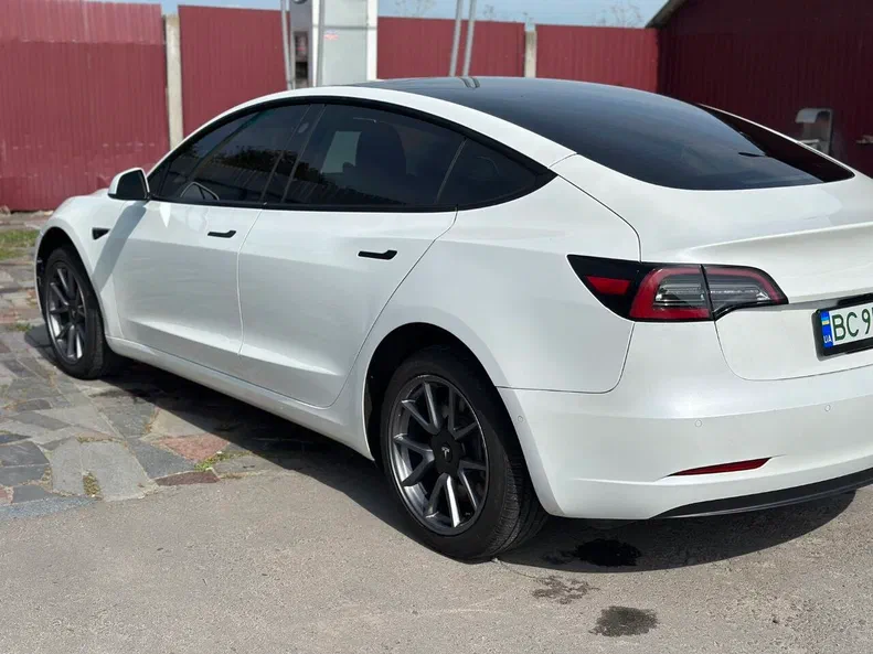 Tesla Model 3 2022 - 4