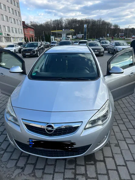 Opel Astra 2011 - 0