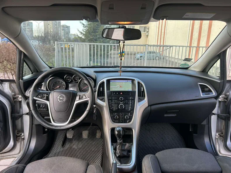 Opel Astra 2011 - 9