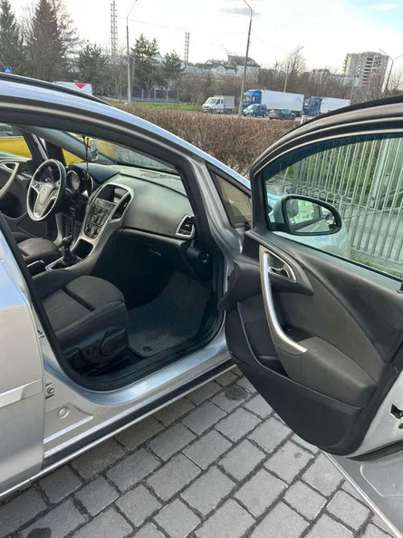 Opel Astra 2011 - 6