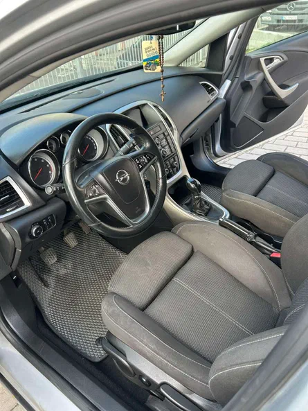 Opel Astra 2011 - 8