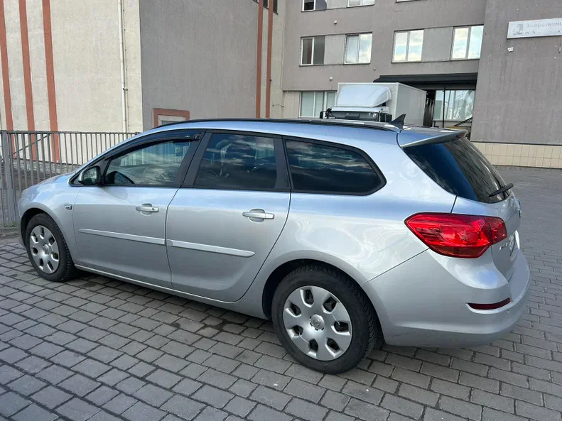 Opel Astra 2011 - 4
