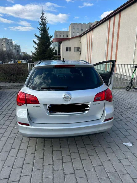 Opel Astra 2011 - 2