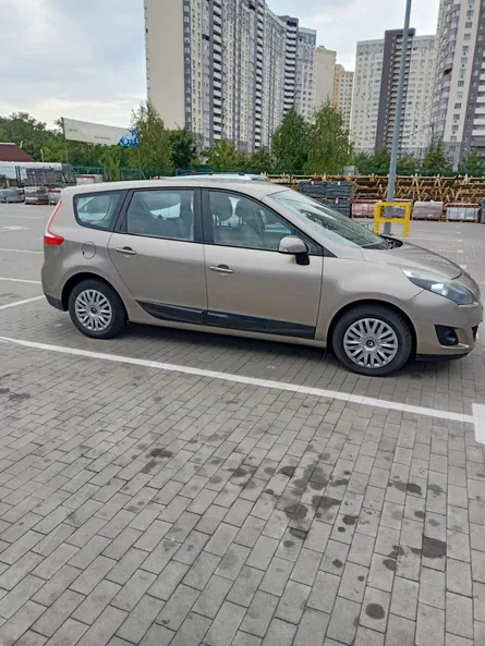 Renault Scenic 2011 - 1