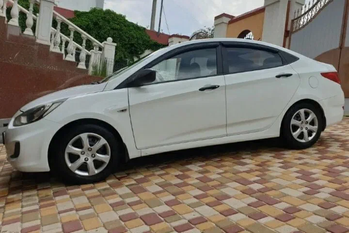 Hyundai Accent 2013 - 3