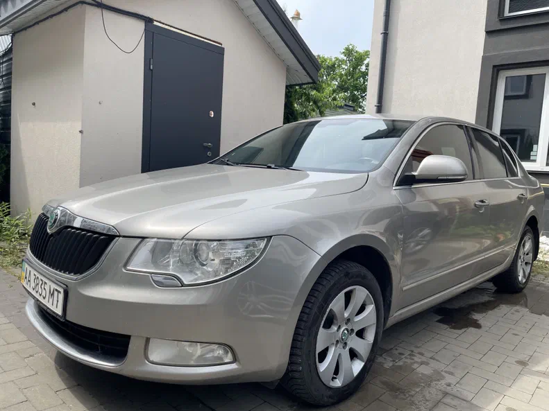 Skoda Superb 2011 - 0