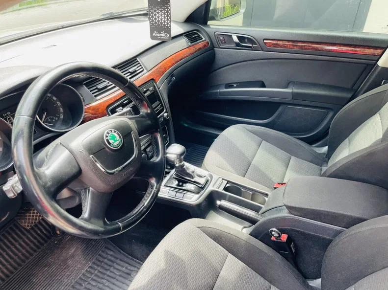 Skoda Superb 2011 - 5