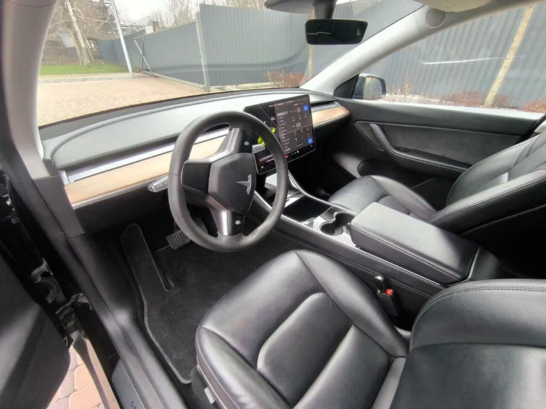 Tesla Model Y 2021 - 14