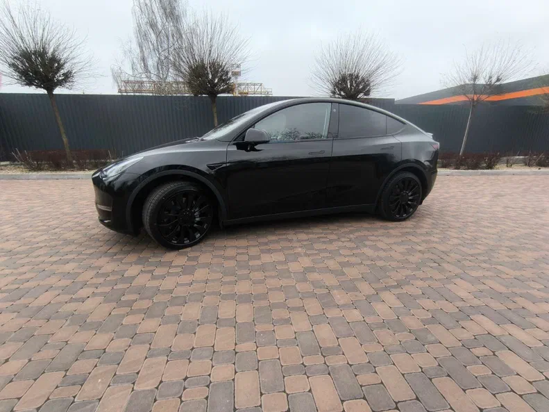 Tesla Model Y 2021 - 8