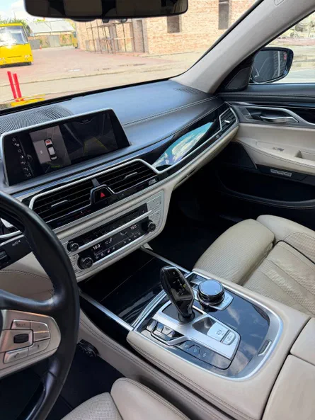 BMW 7 серія 2017 - 13