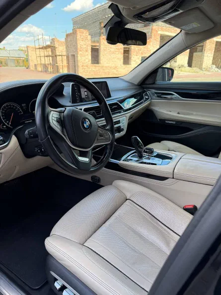 BMW 7 серія 2017 - 12