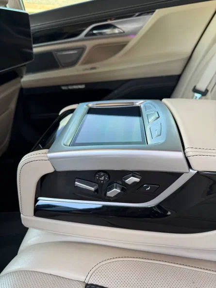 BMW 7 серія 2017 - 16