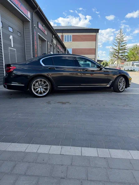 BMW 7 серія 2017 - 2