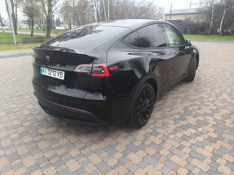 Tesla Model Y 2021 - 19